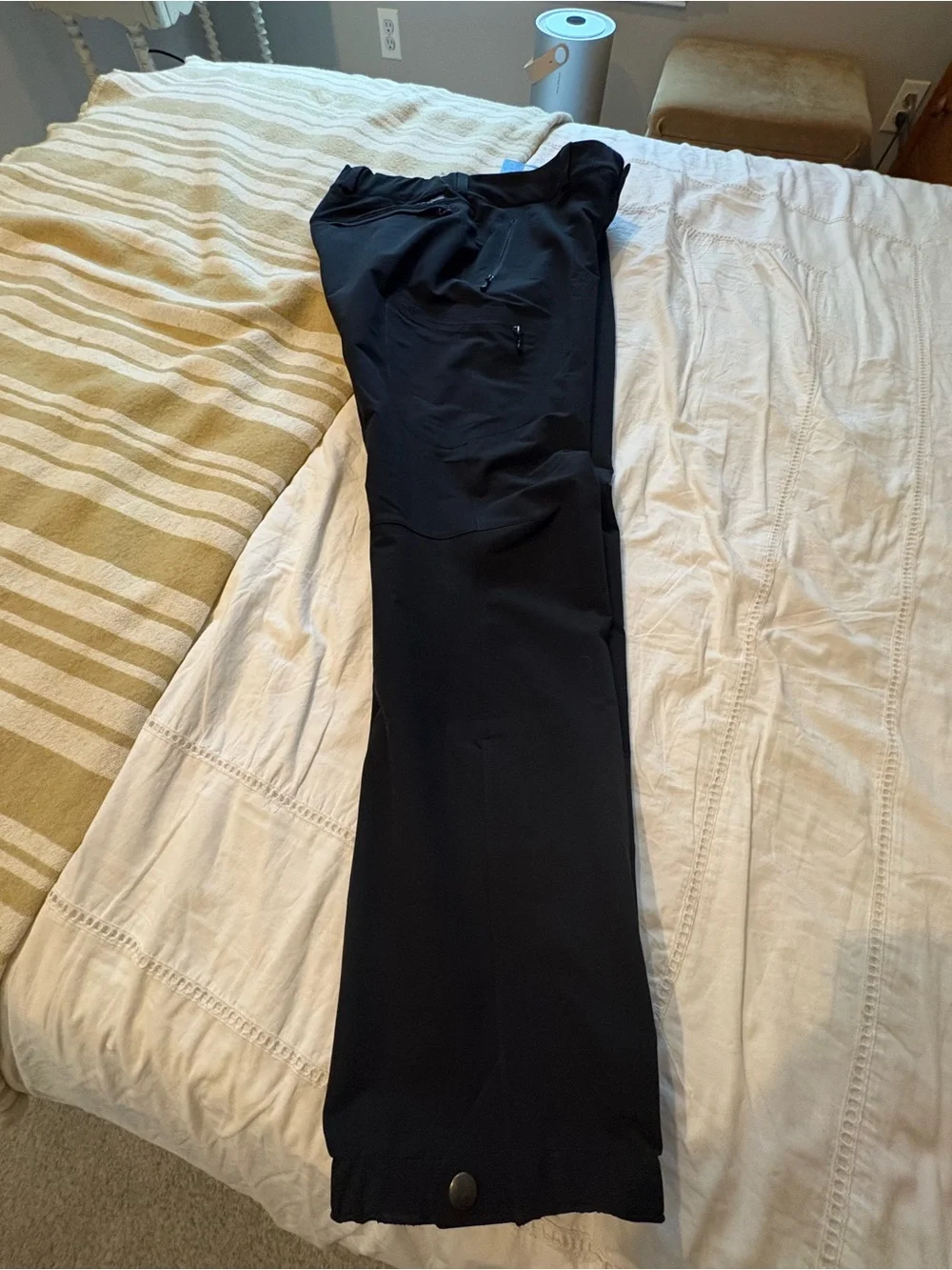 Men’s black Patagonia NWT ski pants